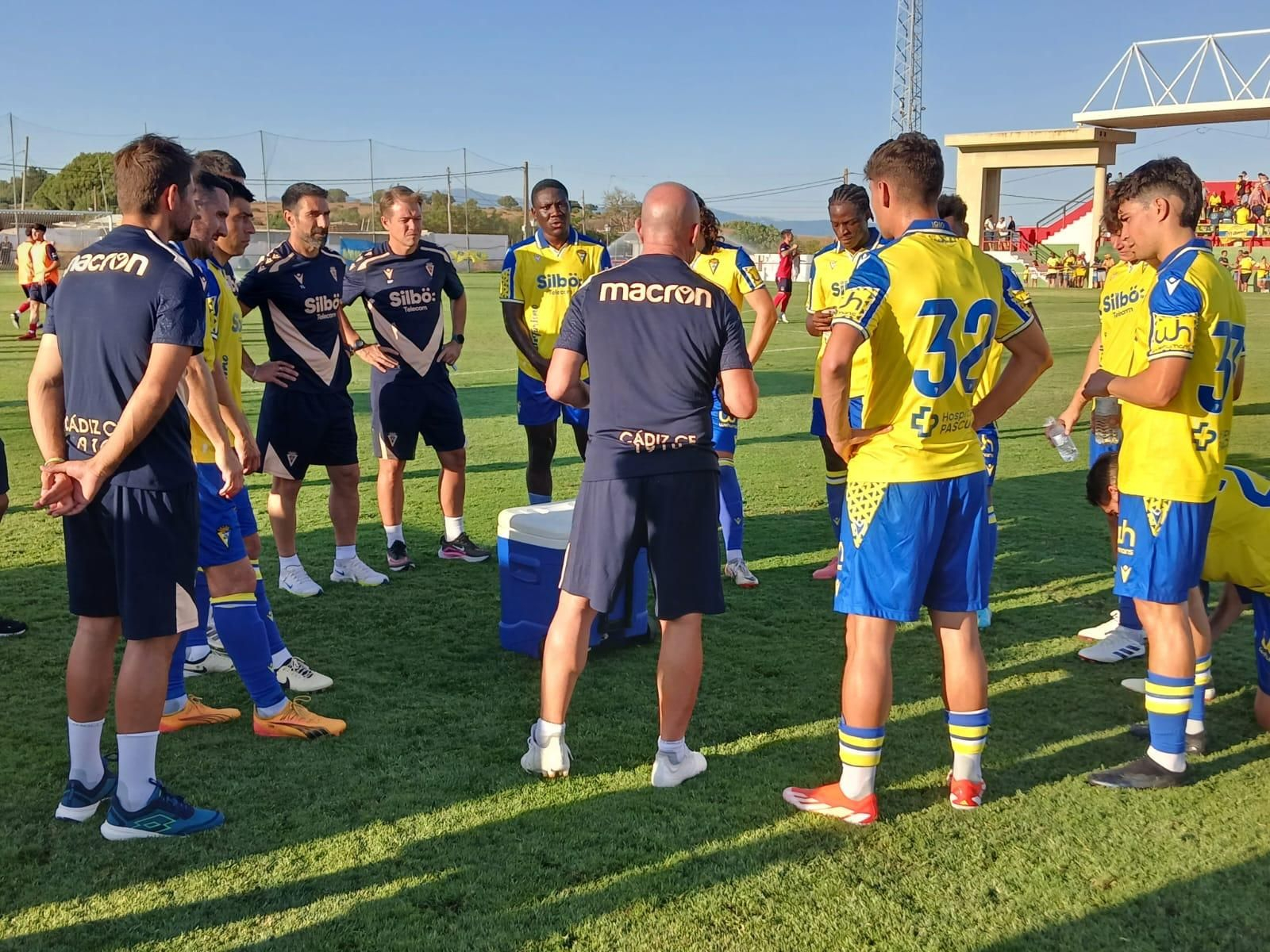Las imágenes del amistoso entre el Barbate y el Cádiz CF