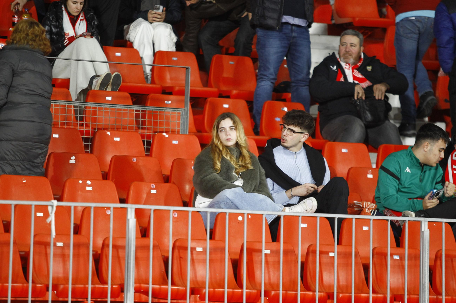 Búscate en las fotos de público del partido U.D. Almería-S.D. Huesca