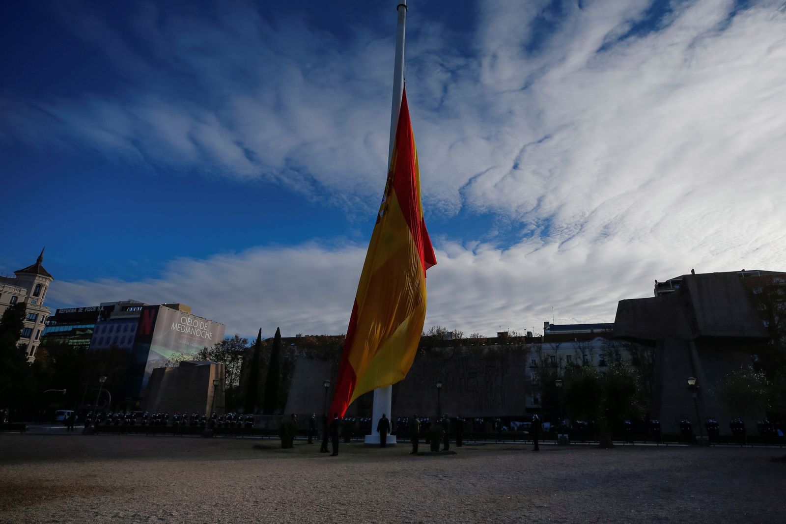 Izado de la bandera de España