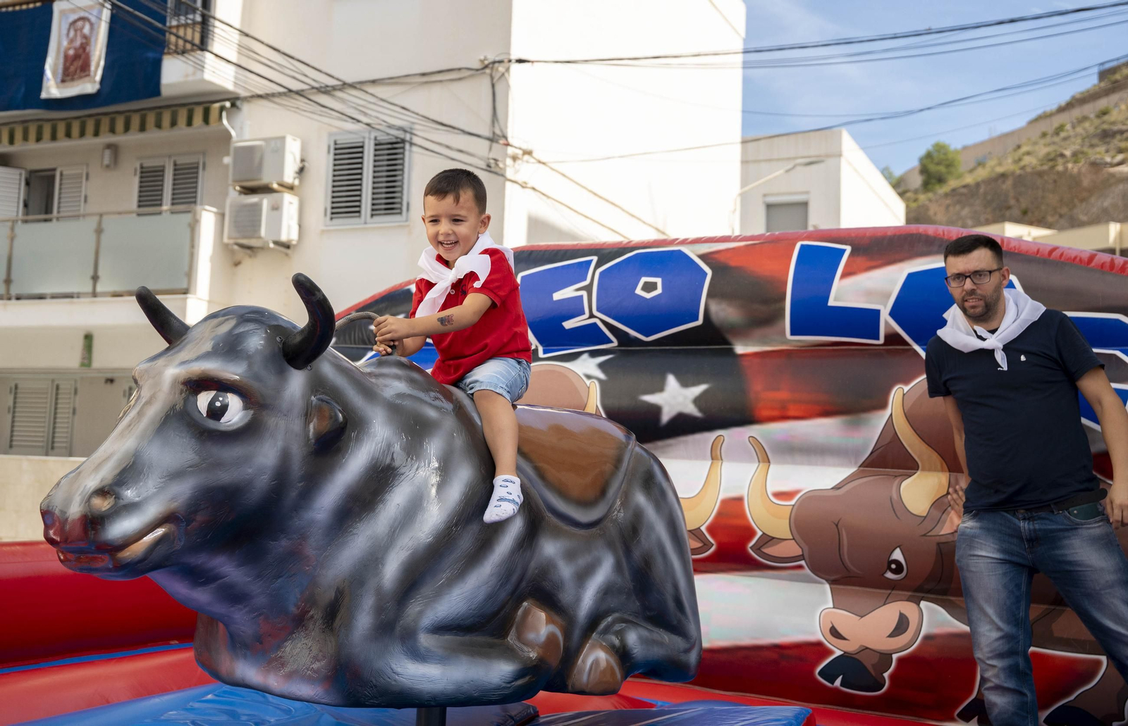 Las imágenes del taller de toros para niños y toro mecánico en Macael