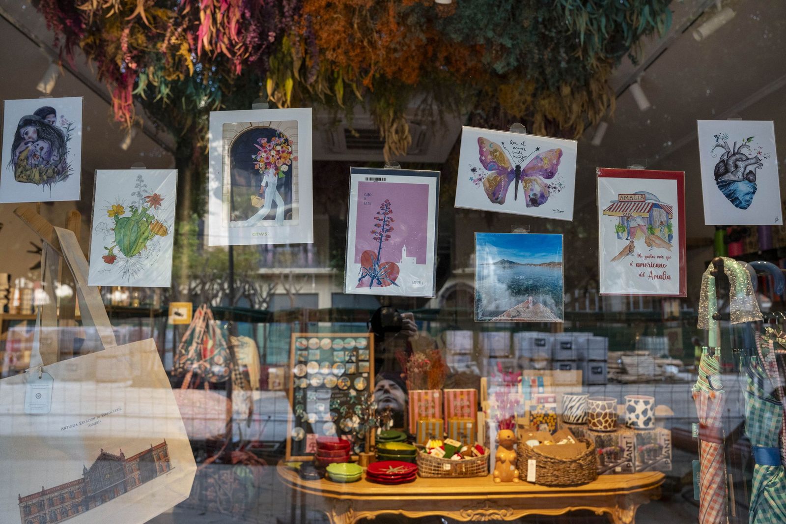 Tres comercios del centro de Almería lanzan un sorteo especial por San Valentín