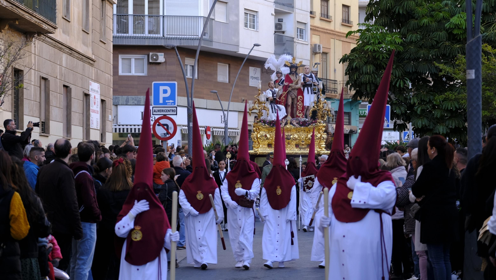 Coronación desaría al viento en su estación de Penitencia