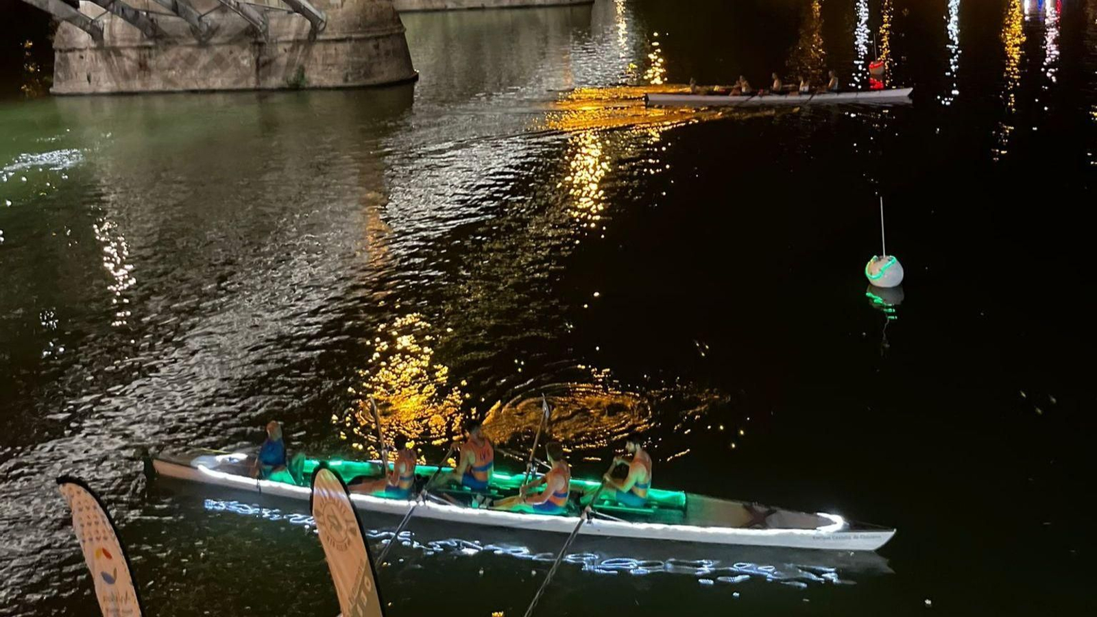 Imagen de la Regata Nocturna de Triana de la edición del 2024