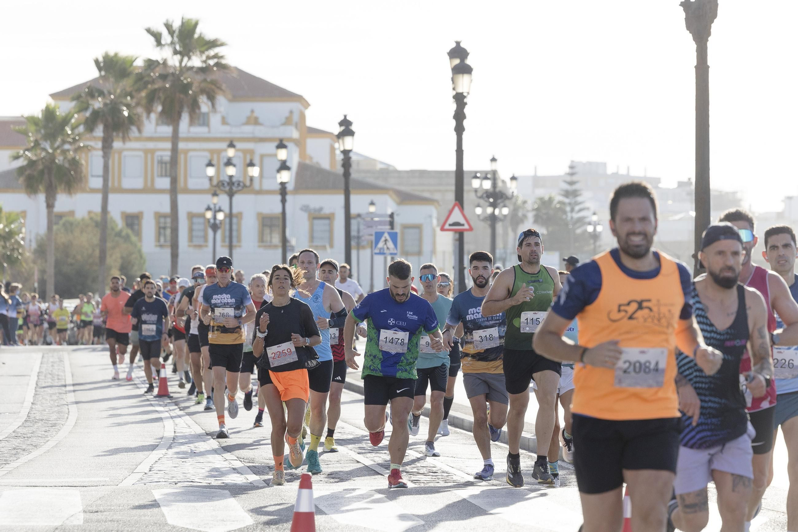 Búscate en las imágenes de la "II Media Maratón Ciudad de Cádiz"