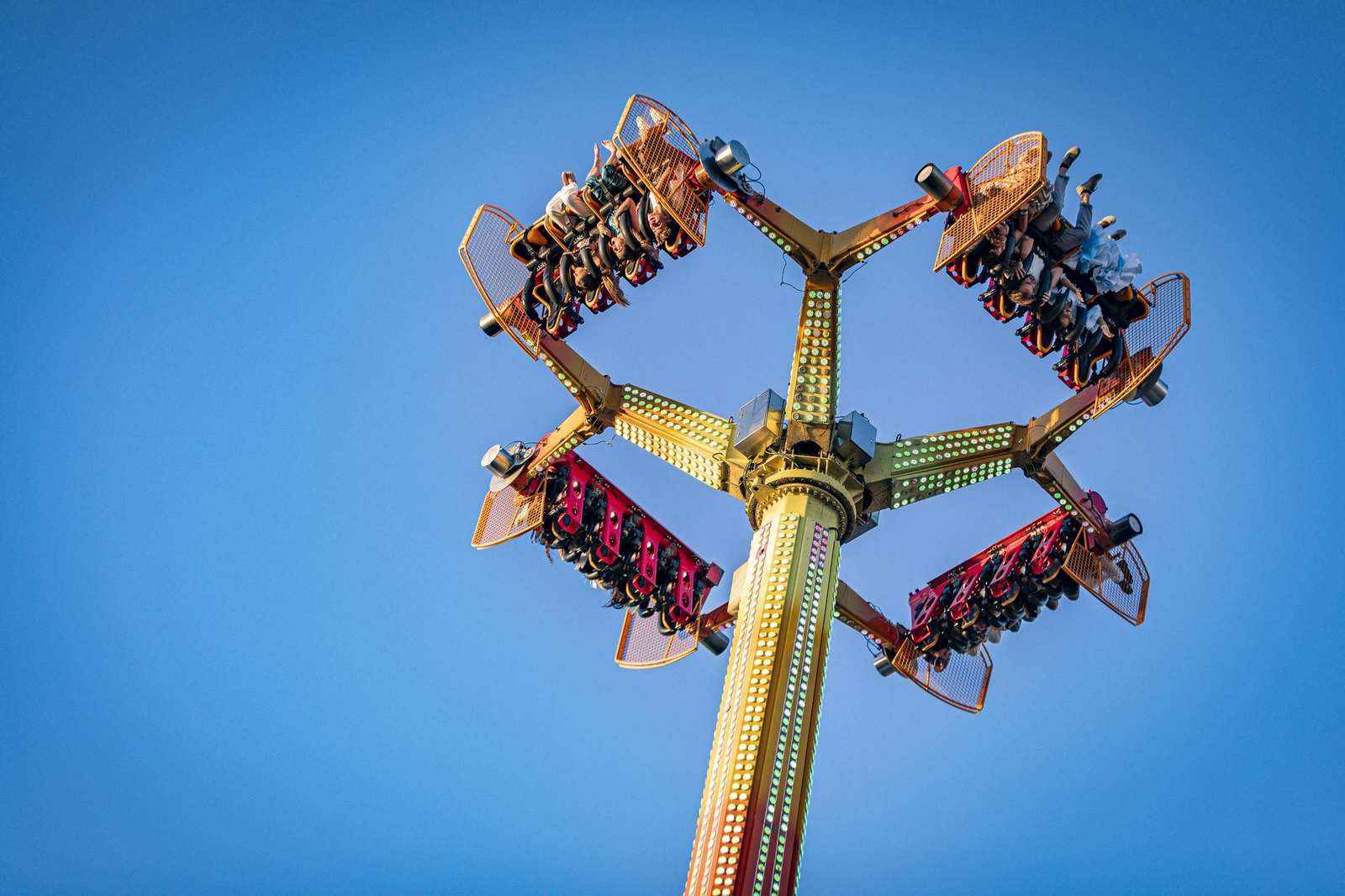 Búscate en las imágenes del jueves de la Feria del Carmen y de la Sal 2025 en San Fernando