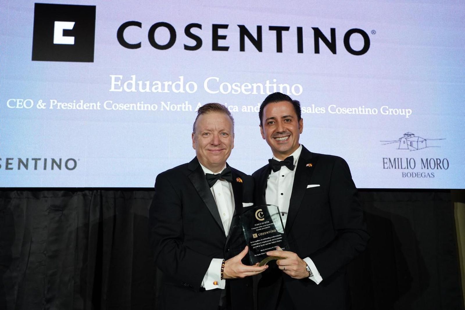 En representación de la multinacional, el encargado de recoger el galardón fue Eduardo Cosentino, CEO de Cosentino Northamerica y VP Global de Ventas del Grupo.