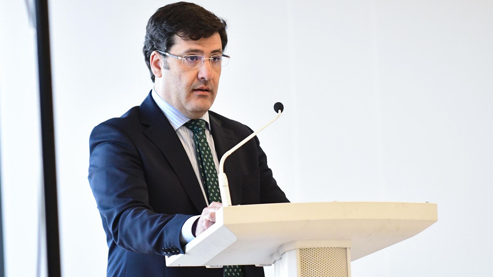 Jesús León se dirige a los pequeños accionistas, en la pasada junta.