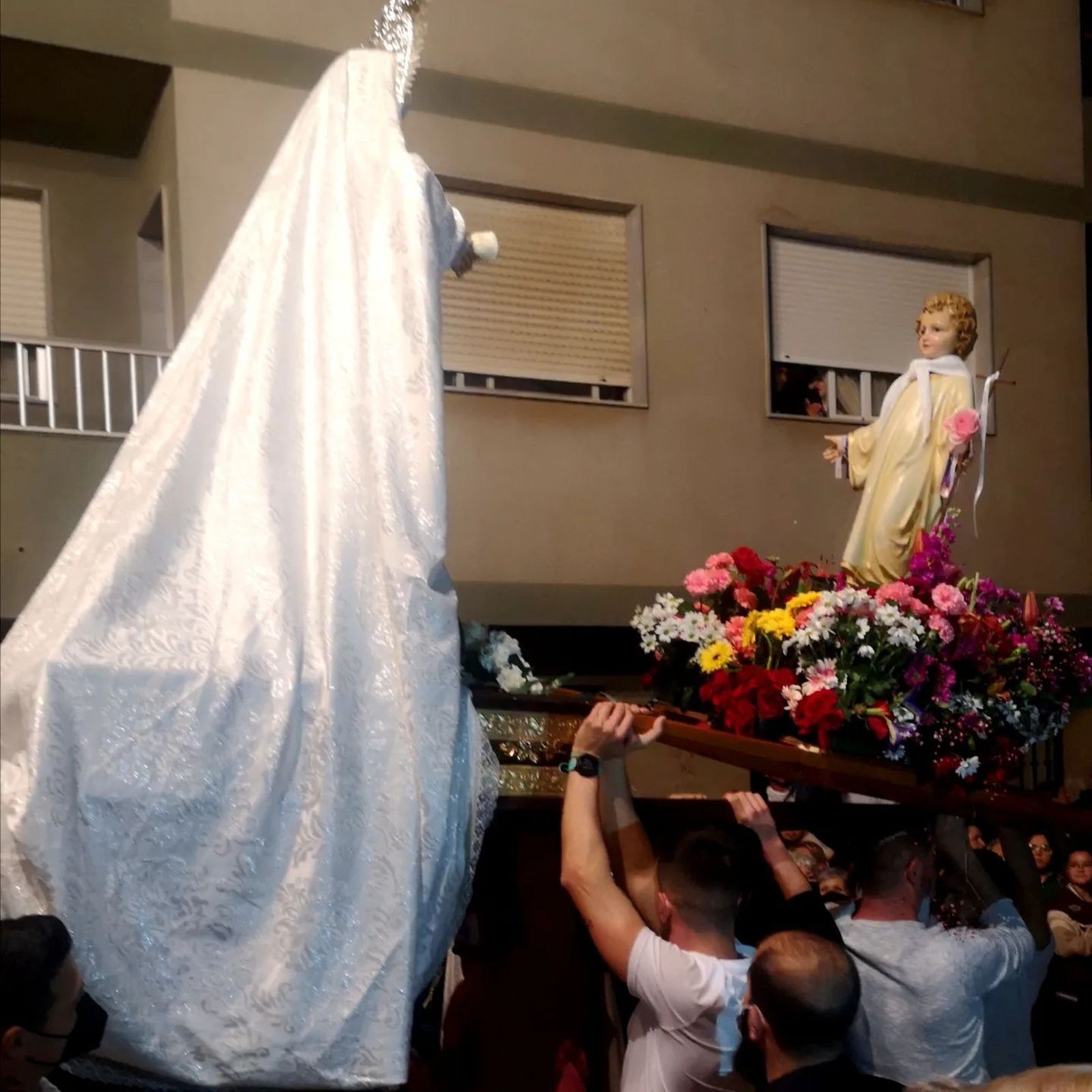 El Sábado Santo se celebra la procesión de El Niño.