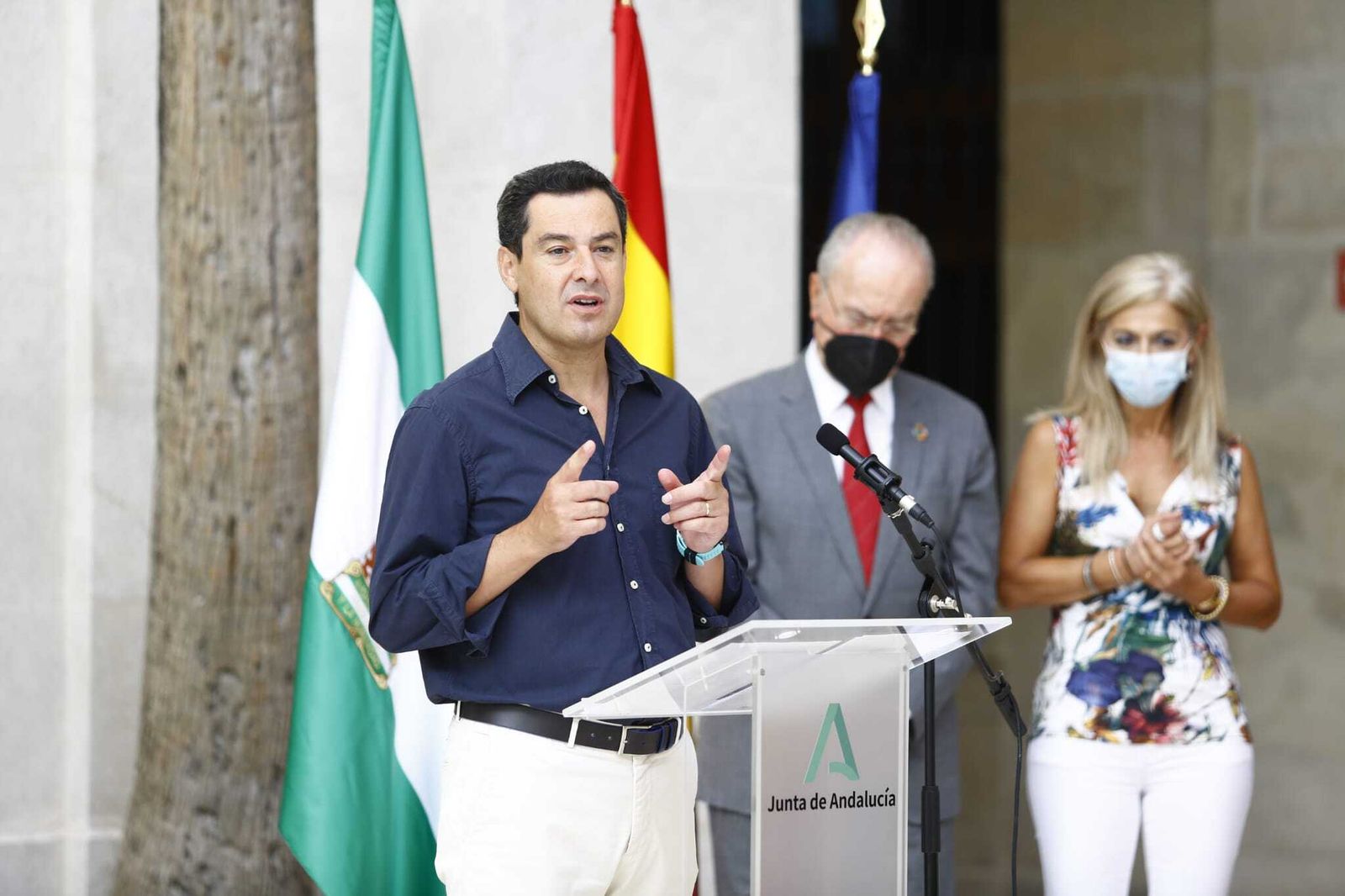 Juan Manuel Moreno Bonilla durante su intervención en el patio del Museo de Málaga.