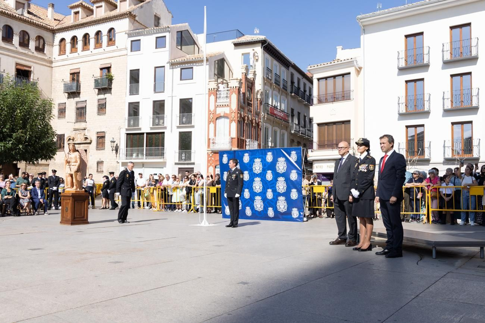 Acto por el día de la Policía Nacional, con motivo de la festividad los Santos Ángeles Custodios