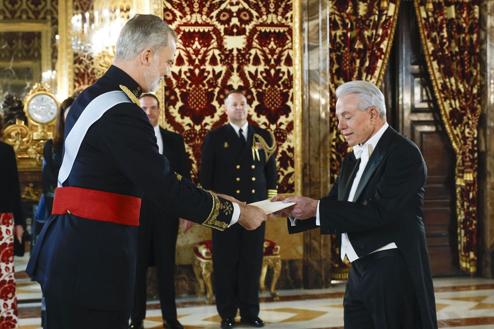 El Rey recibe las cartas credenciales del nuevo embajador de EEUU, Benjamín León Jr.