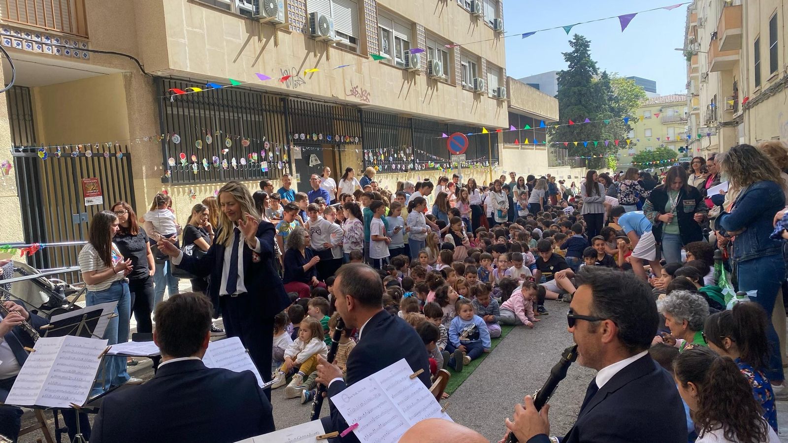 Una iniciativa para tener calles seguras libres de tráfico junto a los colegios en Jaén