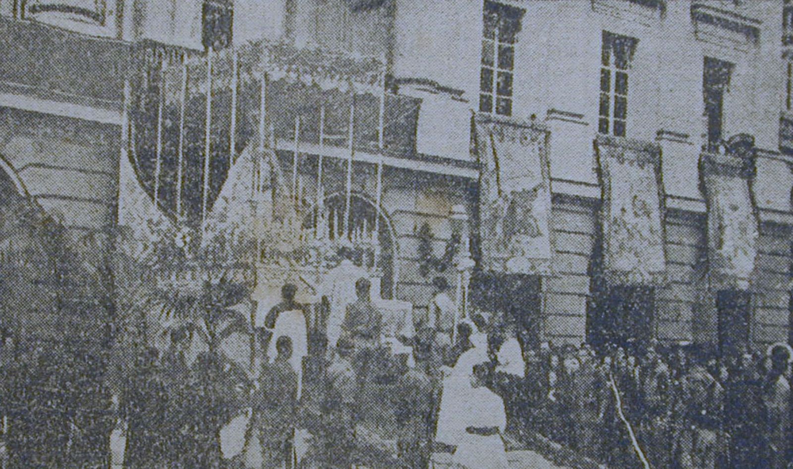 1943 hace 75 añosLa nueva imagen de la Patrona recorre las calles de Cádiz