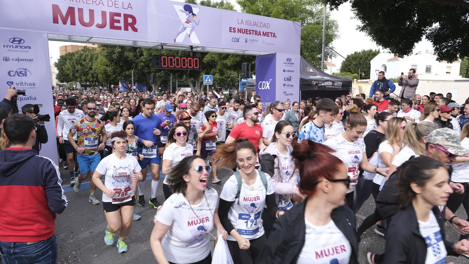 Imágenes de la Carrera de la Mujer 2023 en Almería
