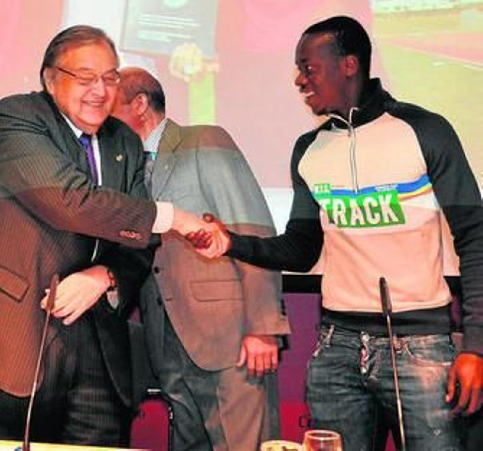 Eduardo Herrera saluda a Babá en presencia de Del Nido.