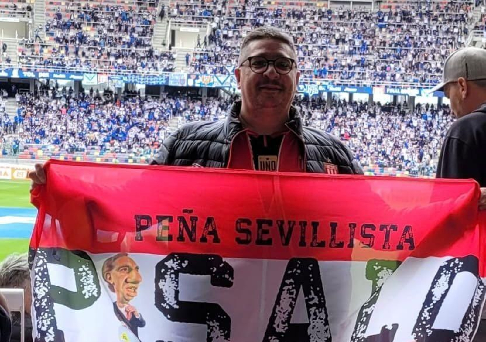 La locura por Bilardo de un peñista argentino del Sevilla: más de 1.000 kilómetros para ver a Estudiantes