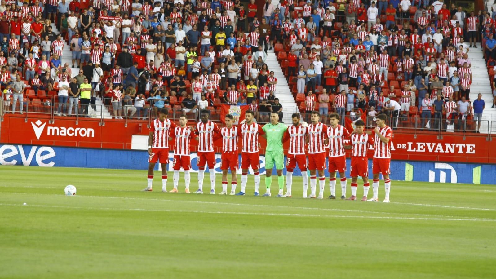Los equipos guardaron un minuto de silencio en memoria de Joaquín Amérigo