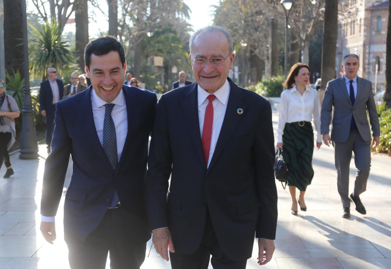 Moreno y De la Torre, con Navarro y Bendodo al fondo.