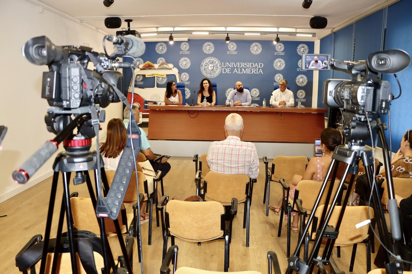 José J. Céspedes, Alejandra Carreño y Roberto García en la UAL.