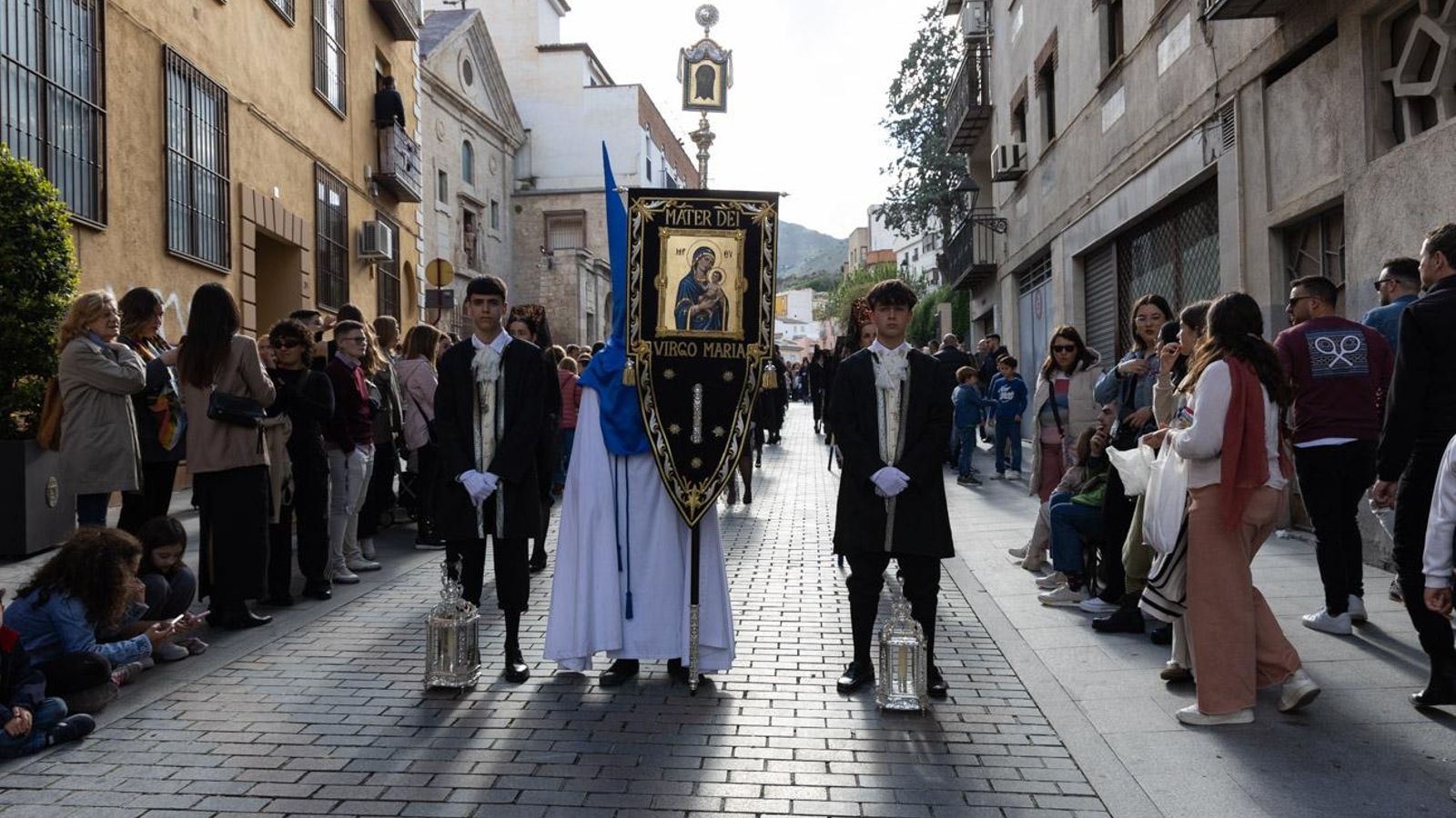 Los jiennenses se recrean con la cofradía de los Estudiantes un nuevo Lunes Santo
