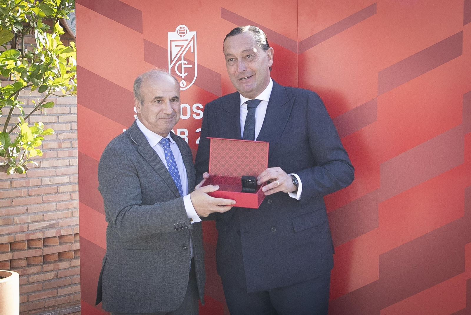 La entrega de insignias del Granada a sus abonados, en imágenes