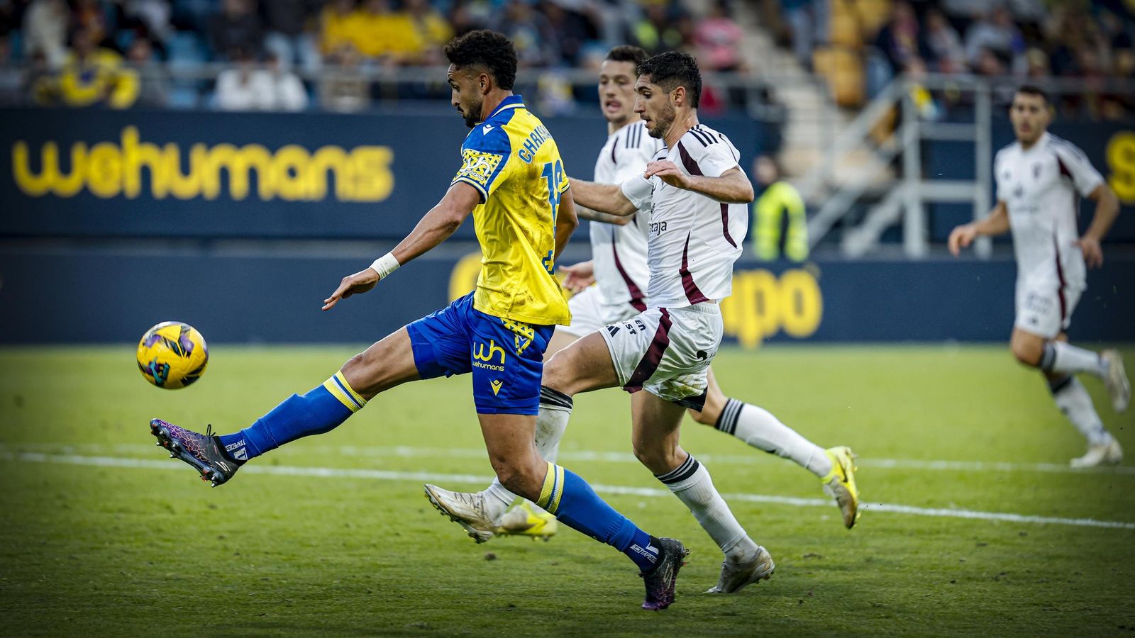 Búscate entre las fotos del partido de fútbol Cádiz CF - Albacete Balompié