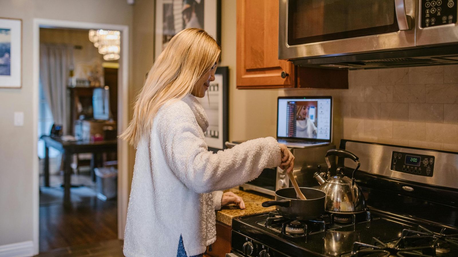 Todo lo que necesitas para cocinar fácil y sin complicaciones en tu nueva etapa universitaria