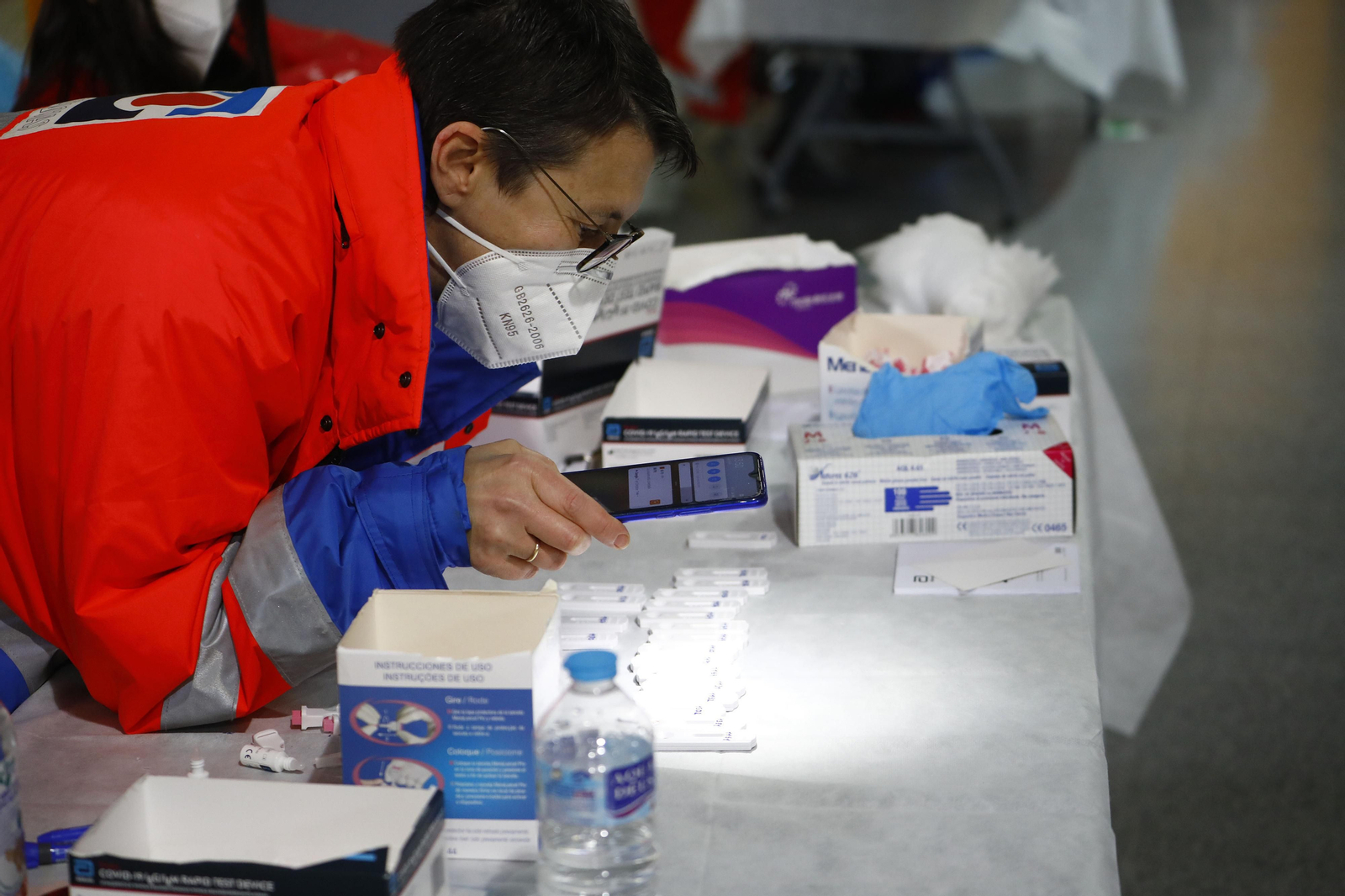 Los test de antígenos al profesorado en Vista Alegre, en fotografías