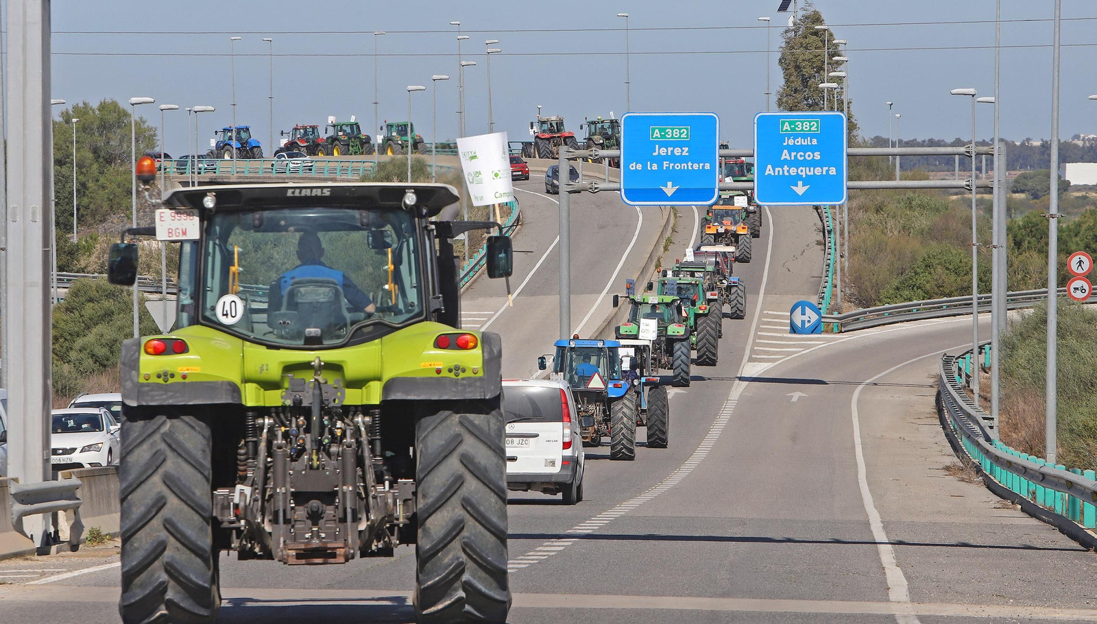 Tractorada de agricultores contra la PAC