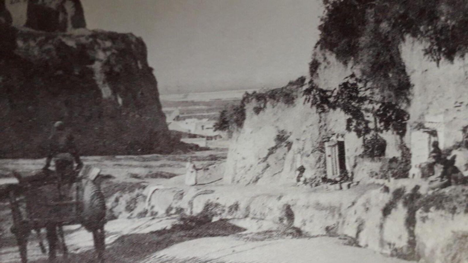 El Ayuntamiento acuerda eliminar las cuevas de la cuesta del Carnicero por insalubres.