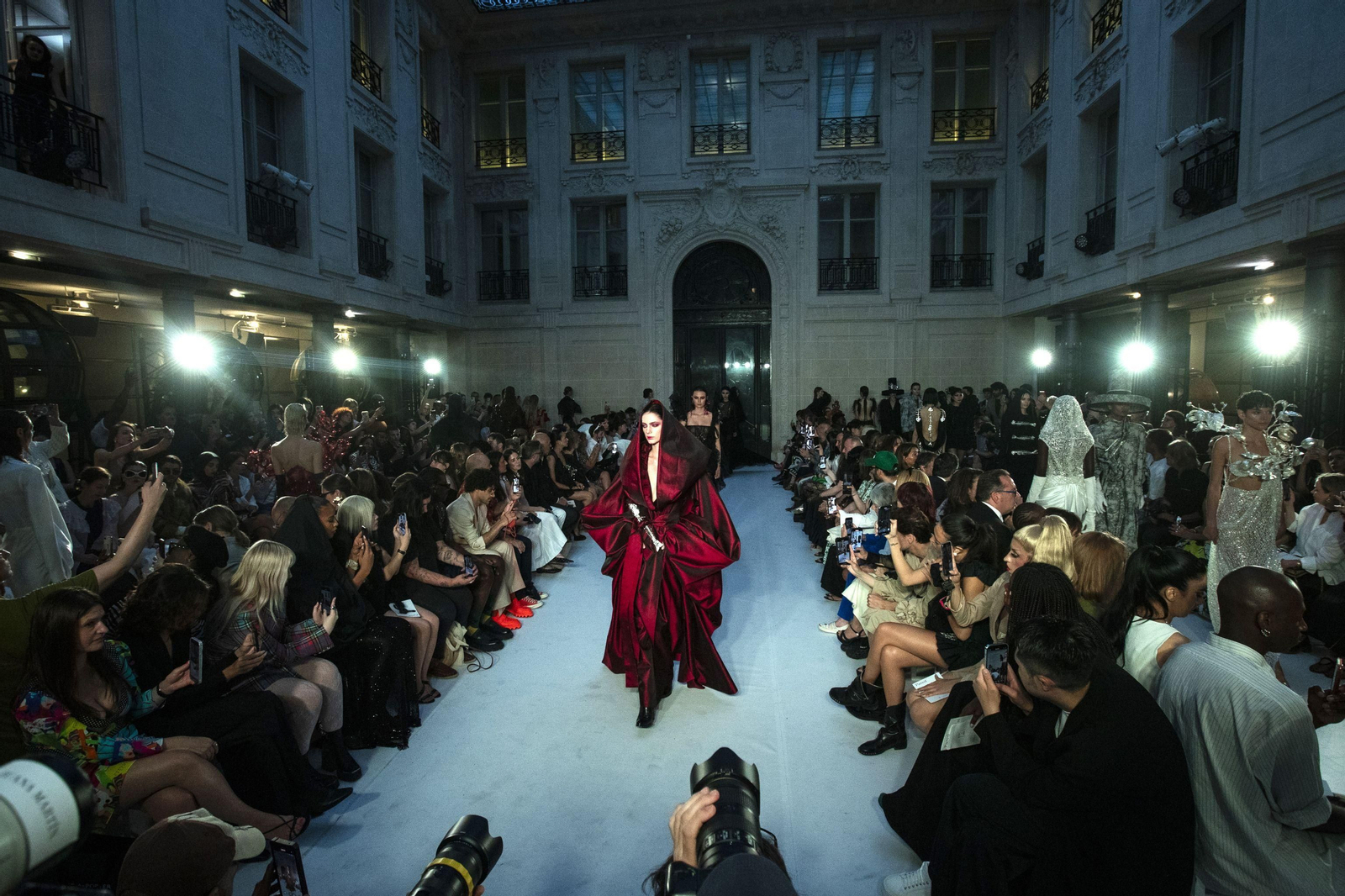 Las mejores imágenes del desfile de Juana Martín en París