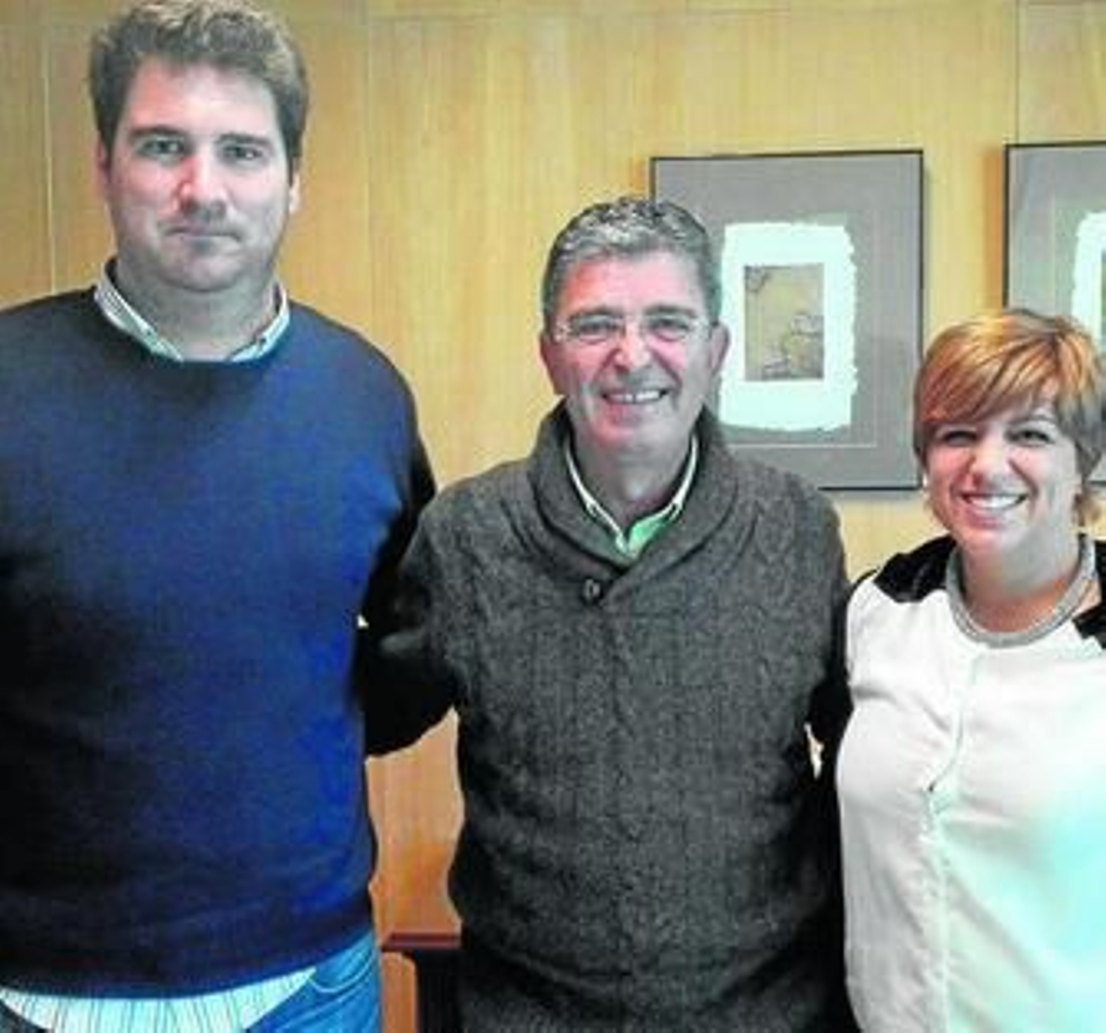 Manuel Herrera, entre Carlos Vidal y Susana Corredera.