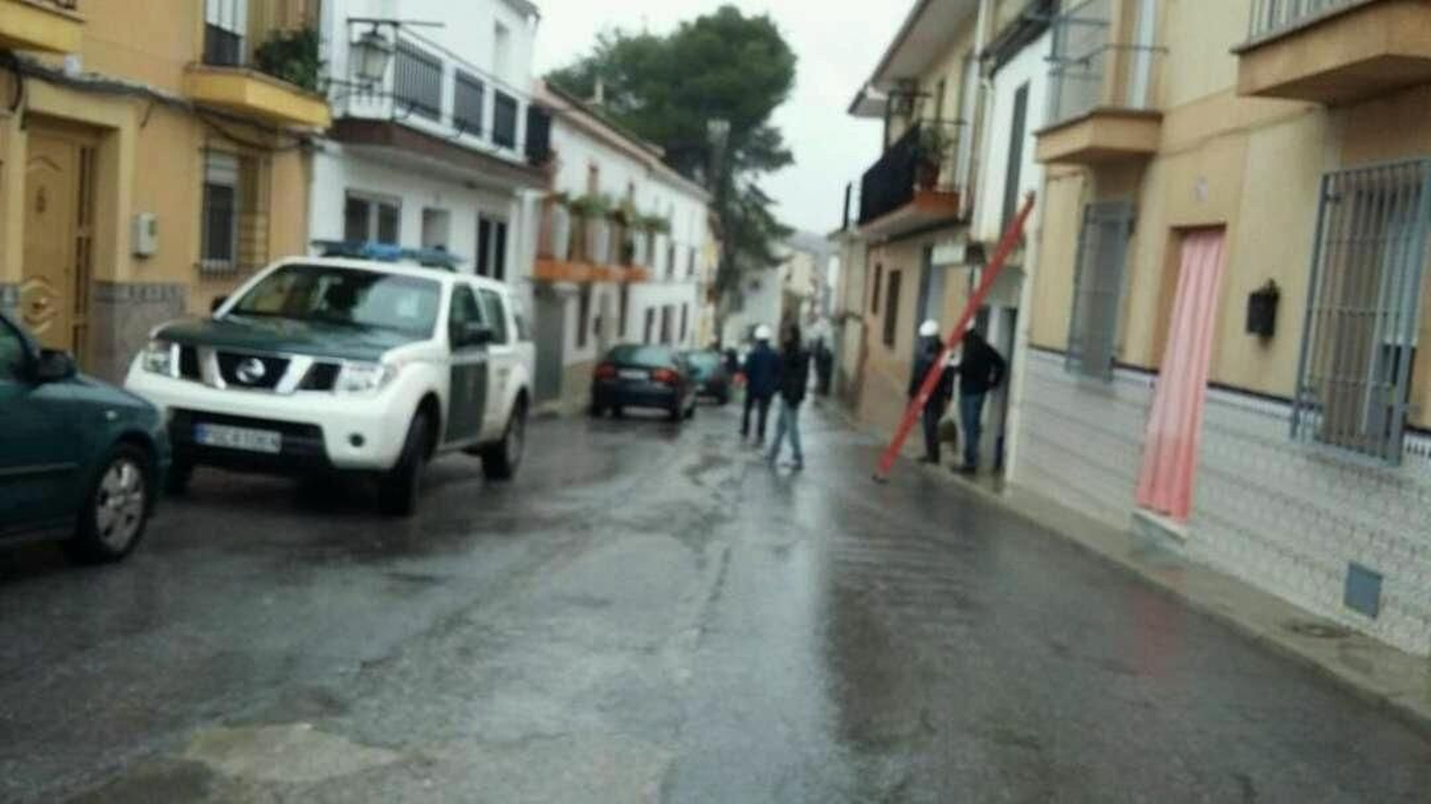 La Guardia Civil se personó durante la intervención de los operarios de Endesa para evitar situaciones violentas.