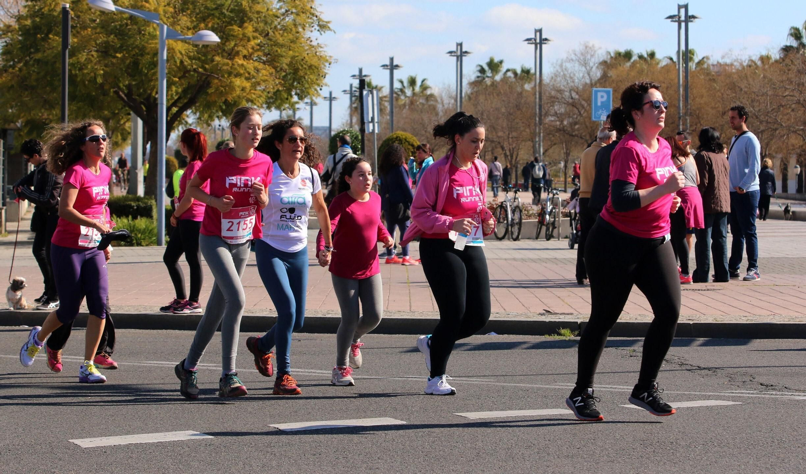 Un grupo de mujeres en una carrera en Córdoba. Un grupo de mujeres en una carrera en Córdoba.