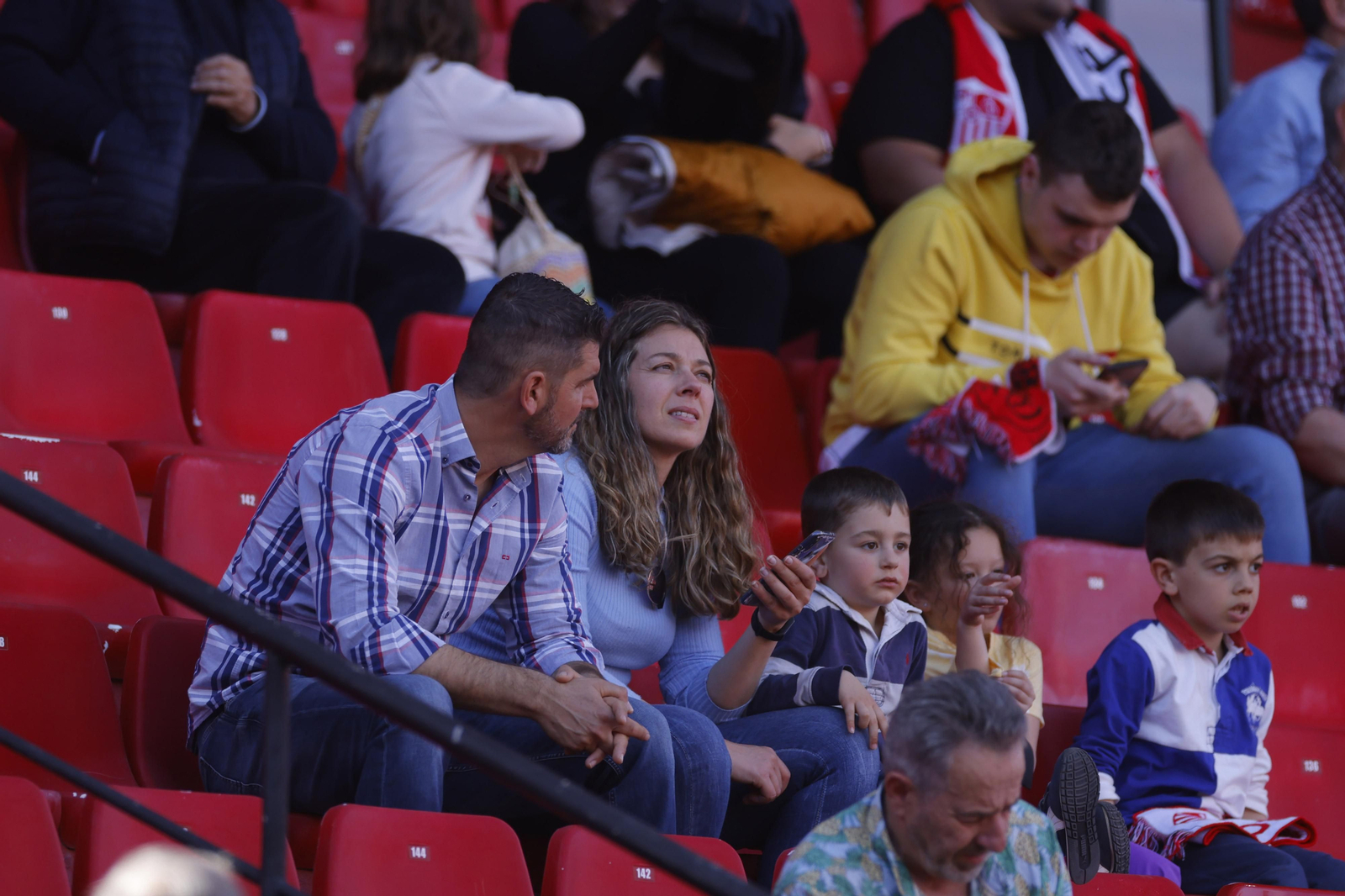 Búscate en las fotos del Sevilla-Almería