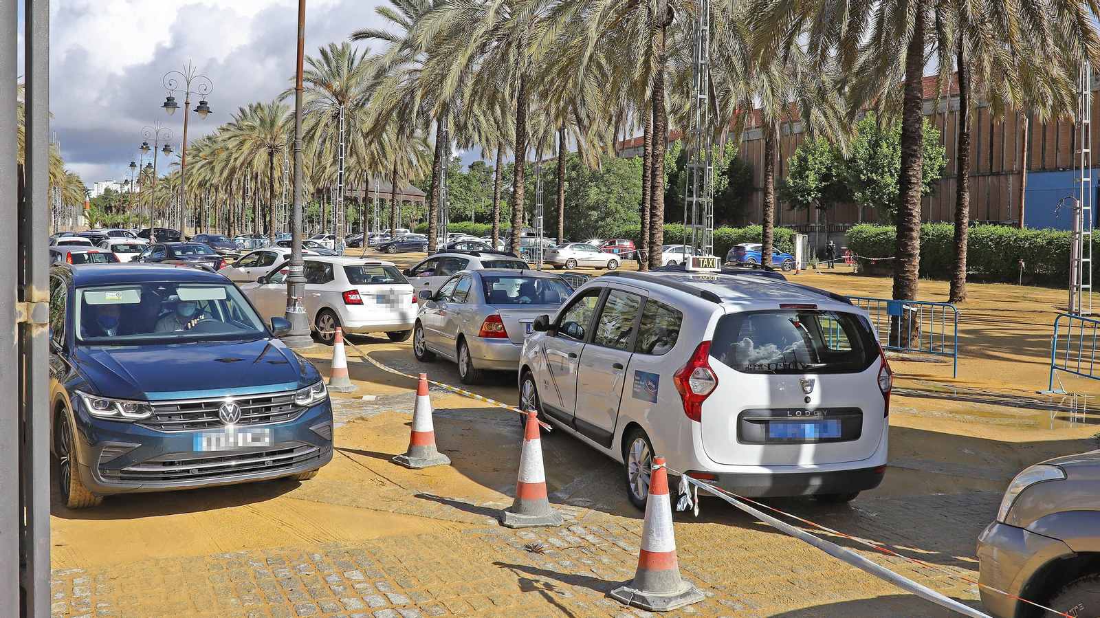 Largas colas en Ifeca para recibir la vacuna contra el coronavirus