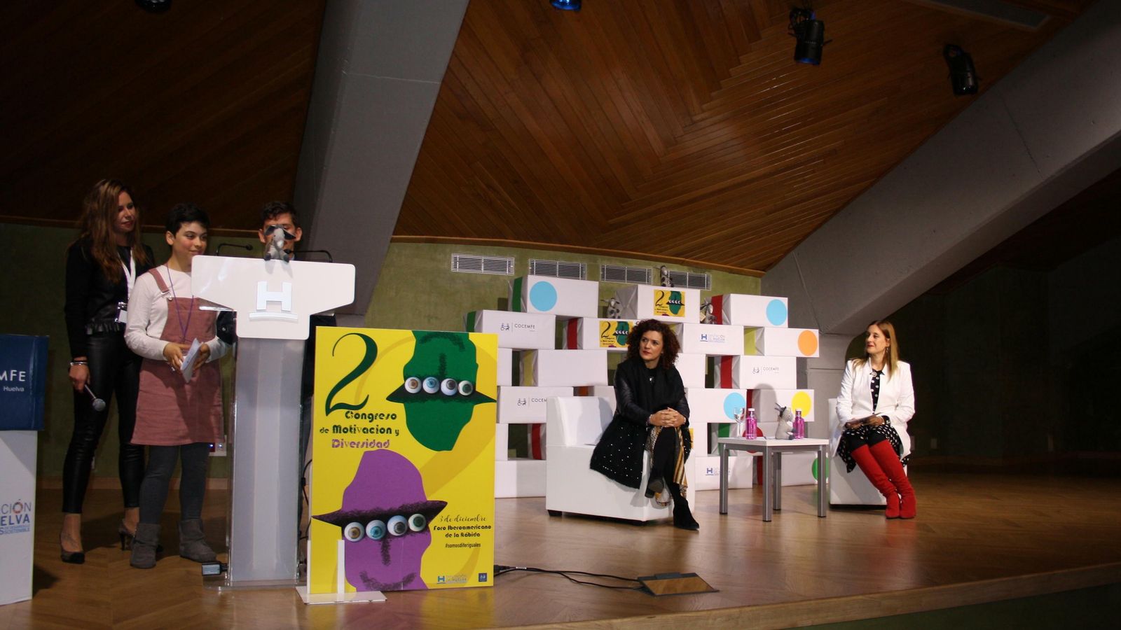 María Eugenia Limón y Rocío Pérez en la apertura.