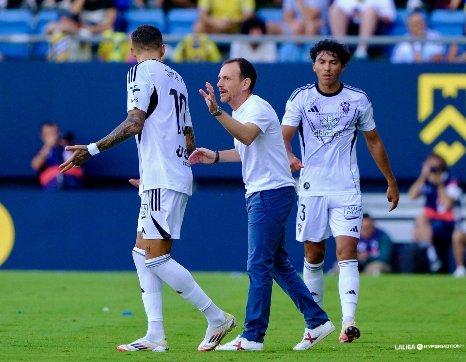 Indicaciones de Alberto González a Jefté.