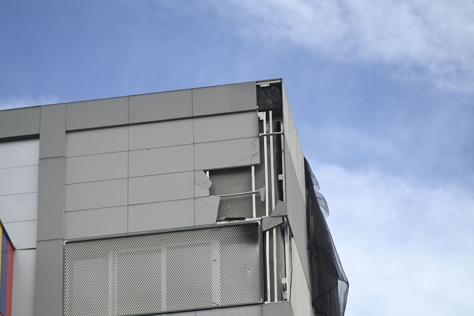 Las imágenes de los destrozos de la borrasca Kristin en Córdoba: árboles arrancados y desprendimientos de tejados y fachadas