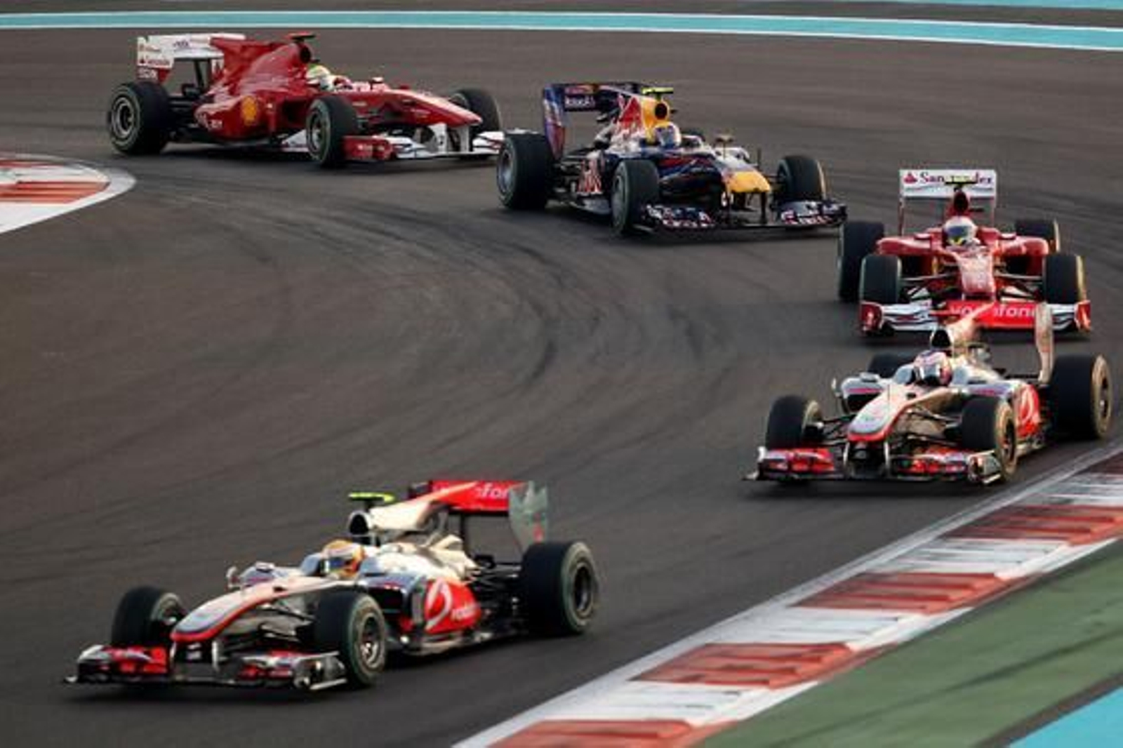 Lewis Hamilton, Jenson Button, Fernando Alonso, Mark Webber y Felipe Massa.

Foto: AFP Photo