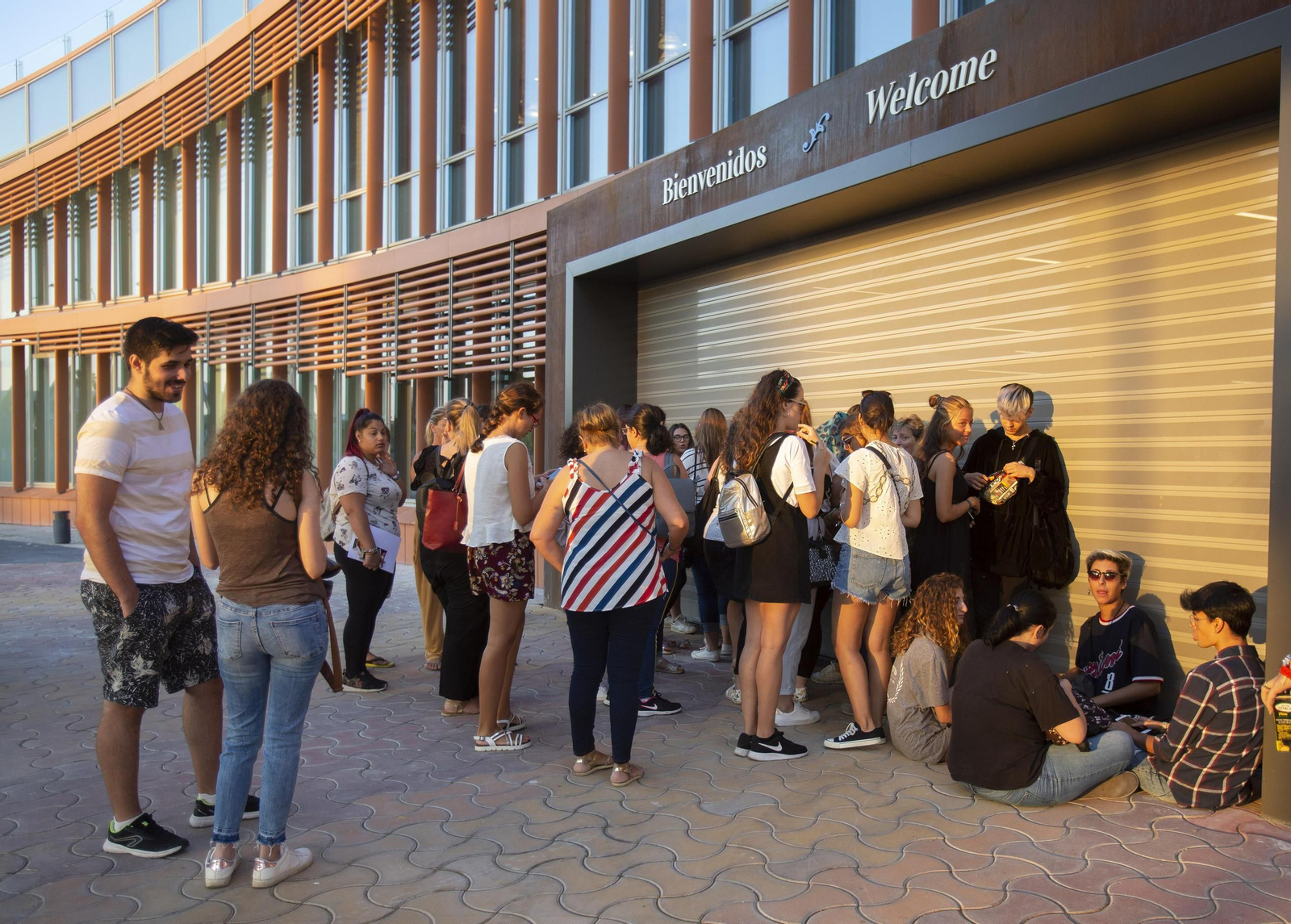 La apertura del centro comercial Torre Sevilla, en imágenes