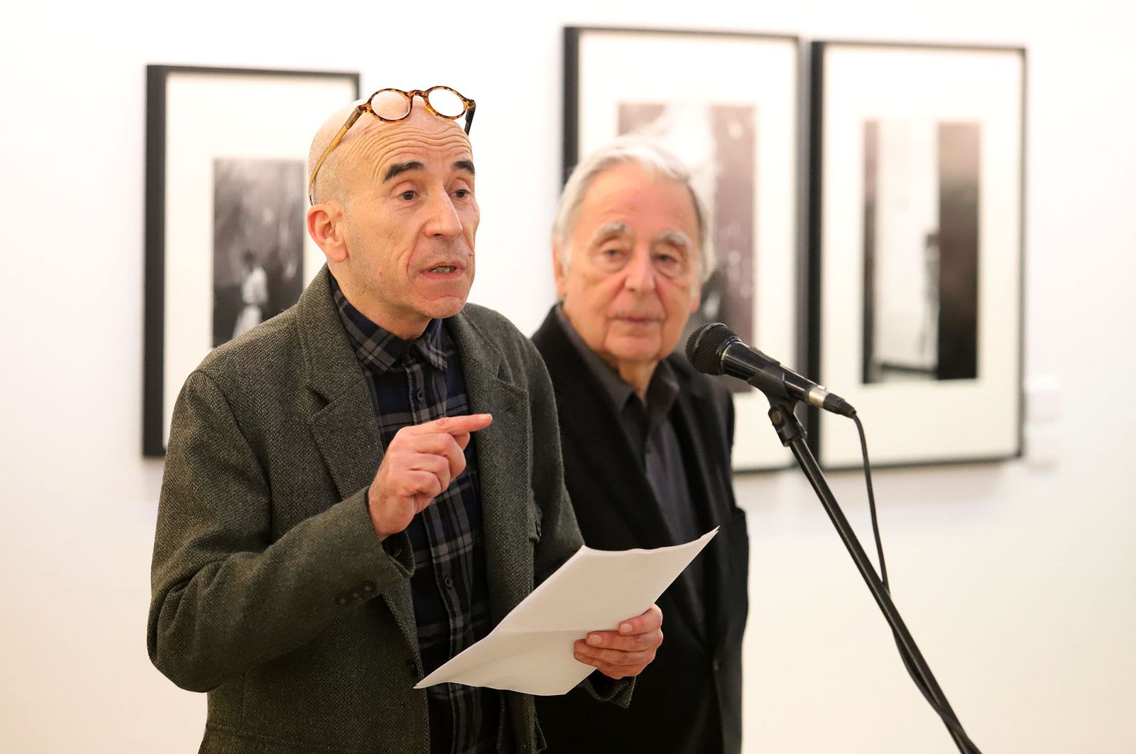 Imágenes de la exposición de Latitudes "Cualladó Esencial"