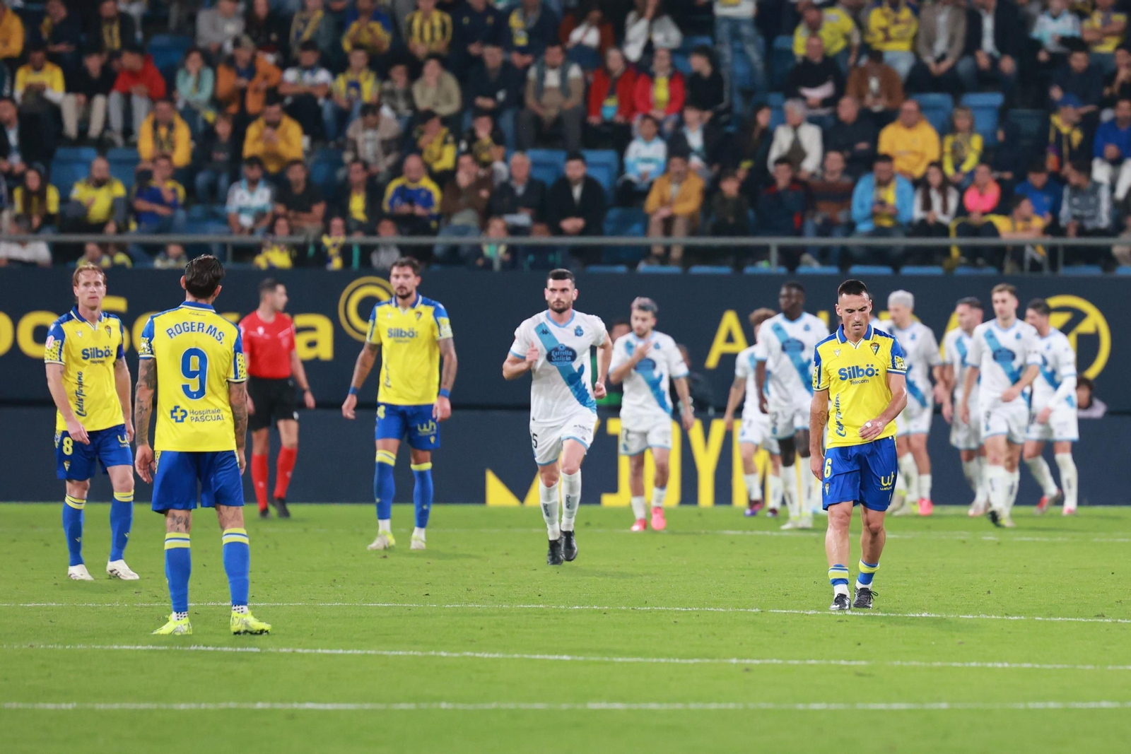 Búscate entre las imágenes del partido de fútbol entre Cádiz CF y Deportivo