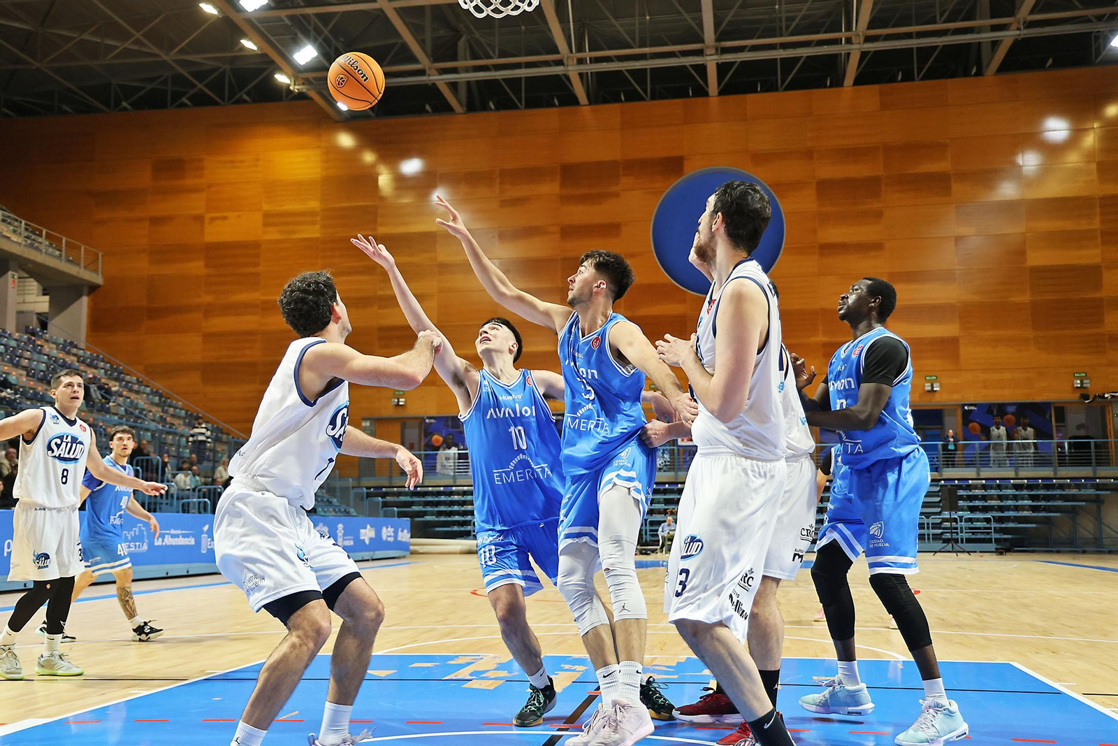 Imágenes del partido de baloncesto entre el Ciudad de Huelva y La Salud Archena