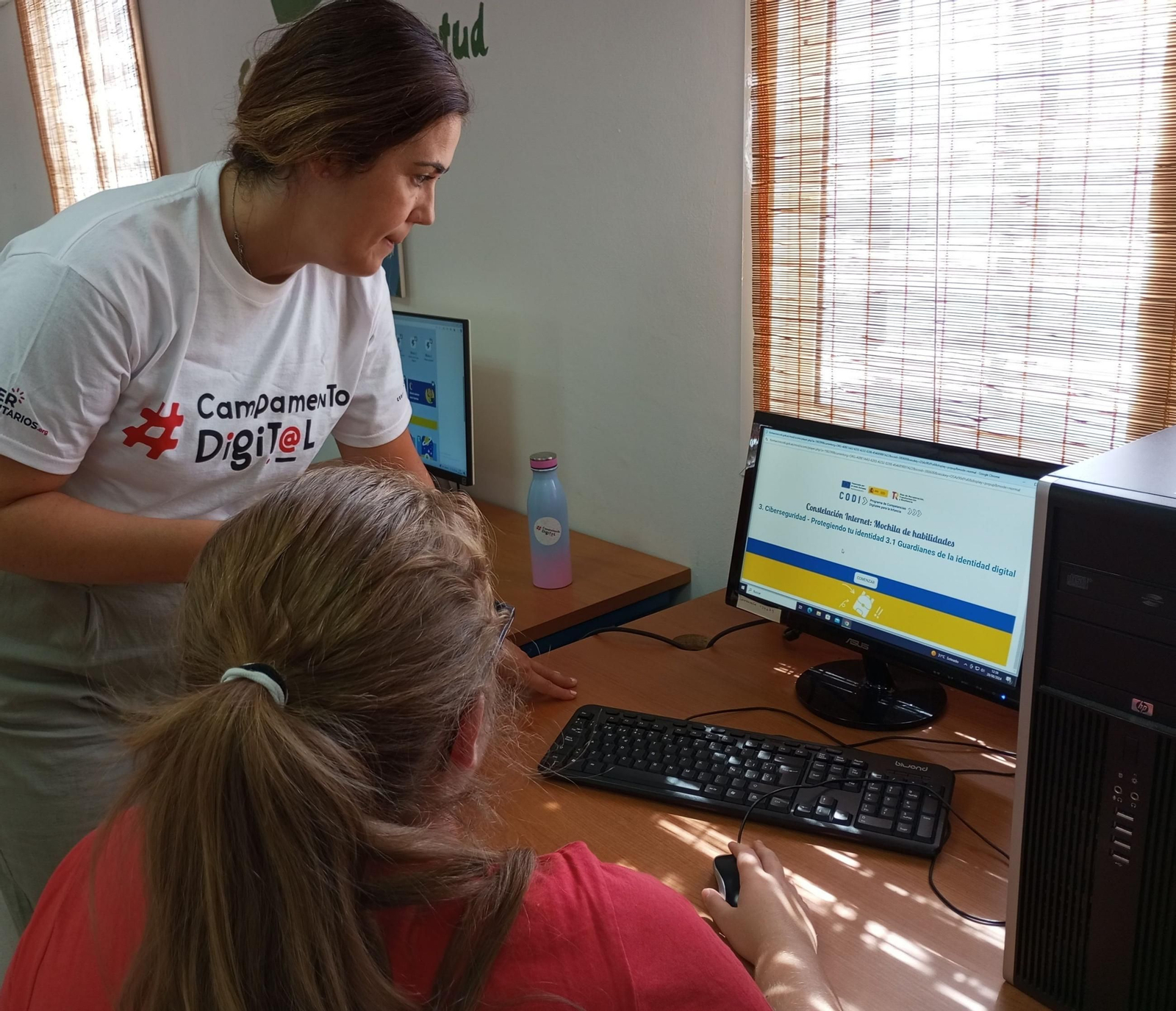 Imagen de archivo de una de las actividades del campamento digital de Cibervoluntarios.