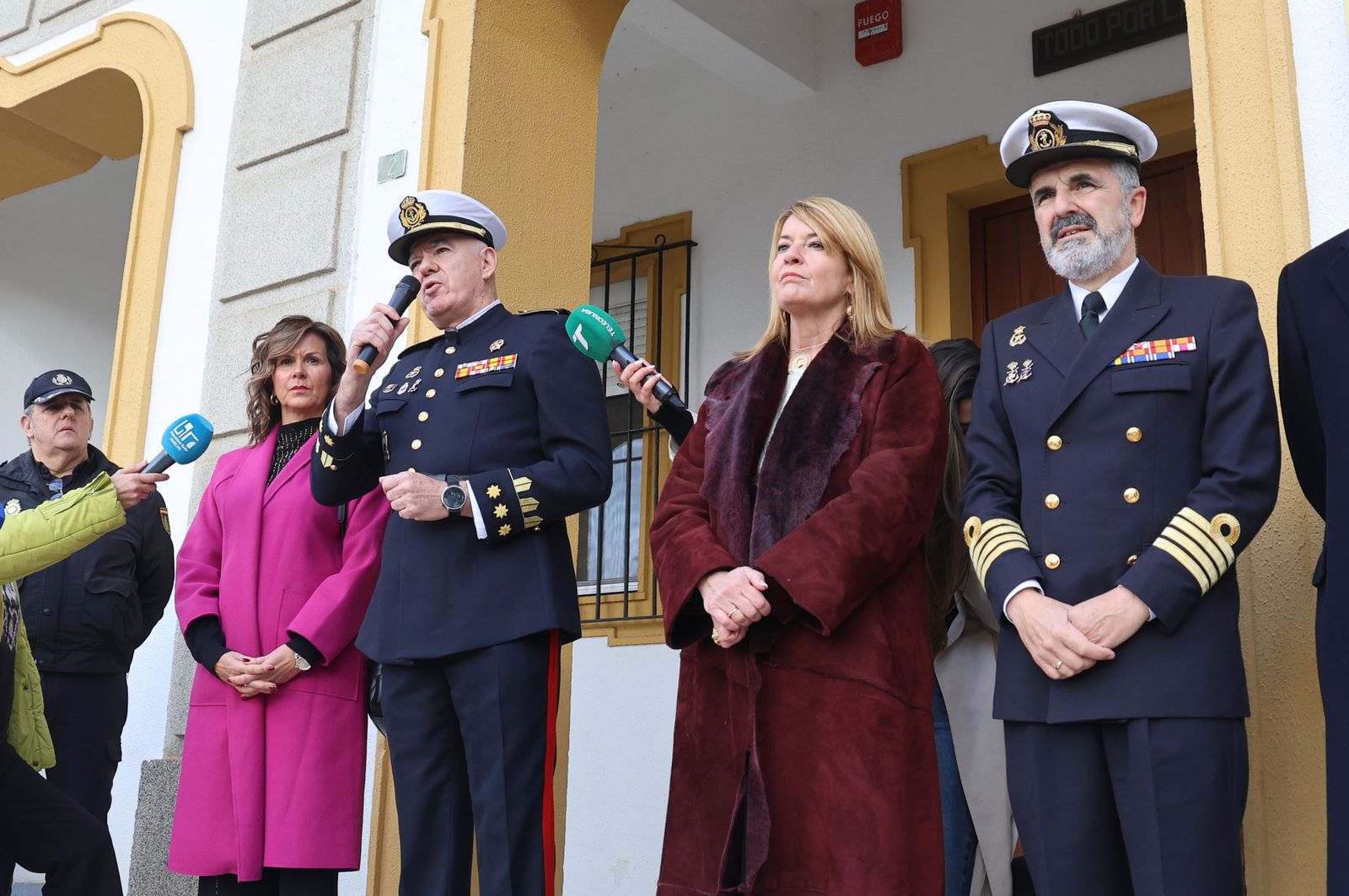 Imágenes del recorrido en camello de los Reyes Magos acompañados de la Estrella de la Ilusión y del Heraldo Real