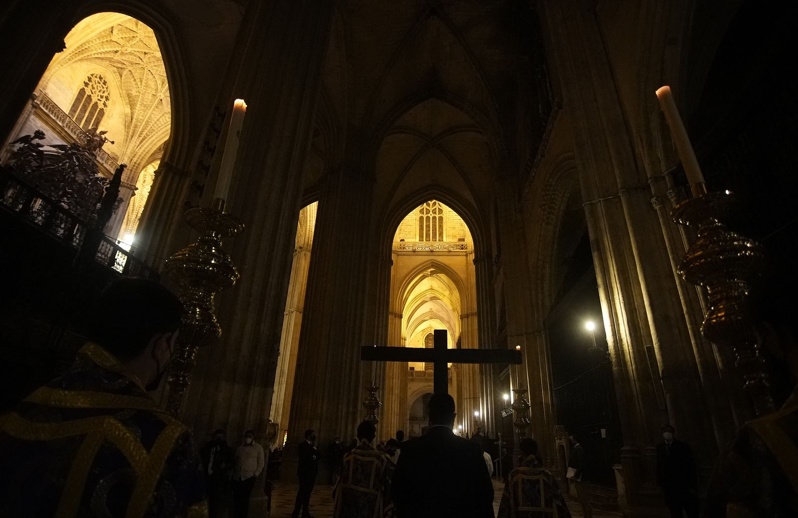 El Vía Crucis de las Hermandades, en imágenes