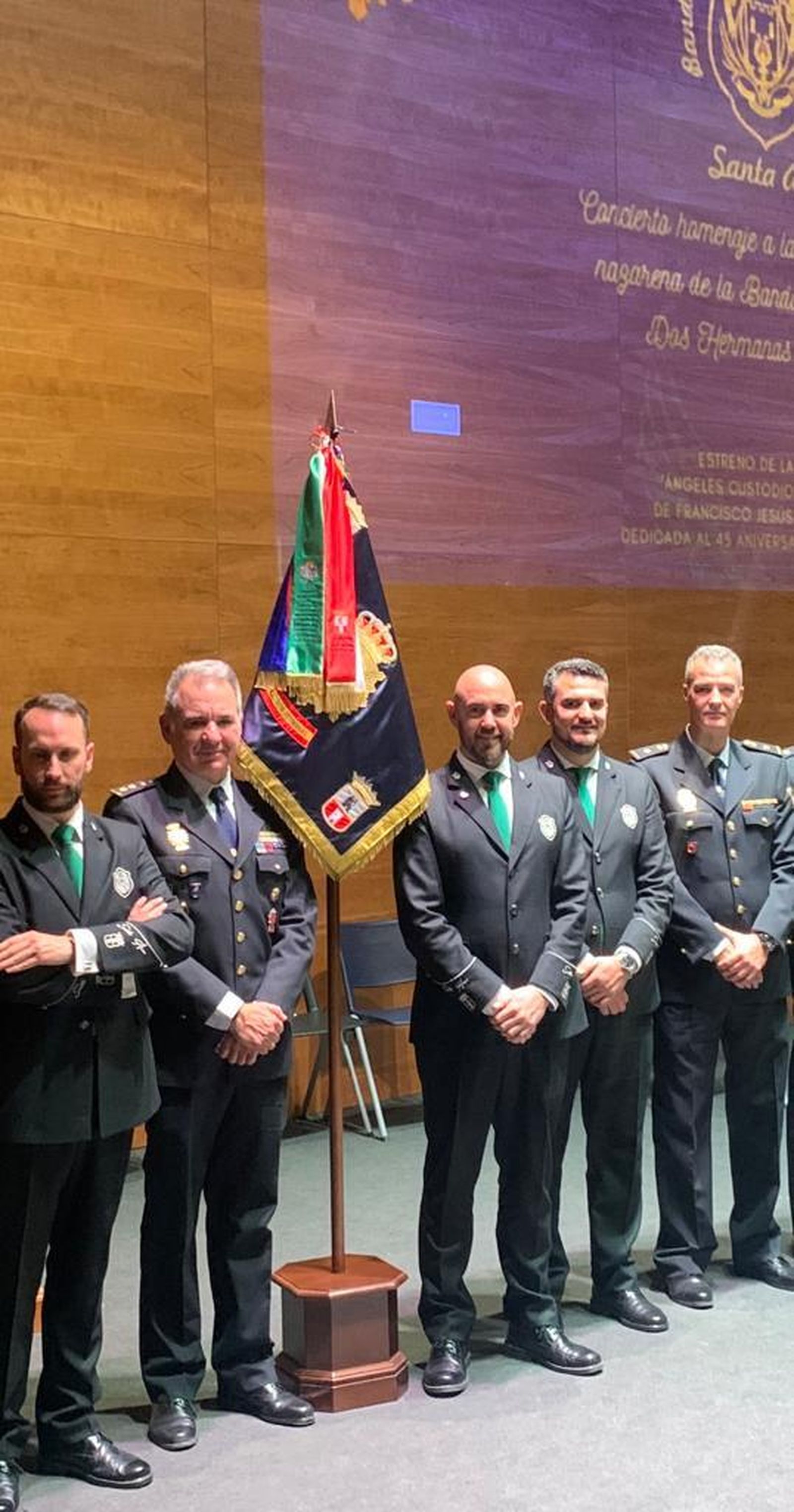 Responsables de la Policía Nacional y de la banda de Santa Ana, el pasado sábado.