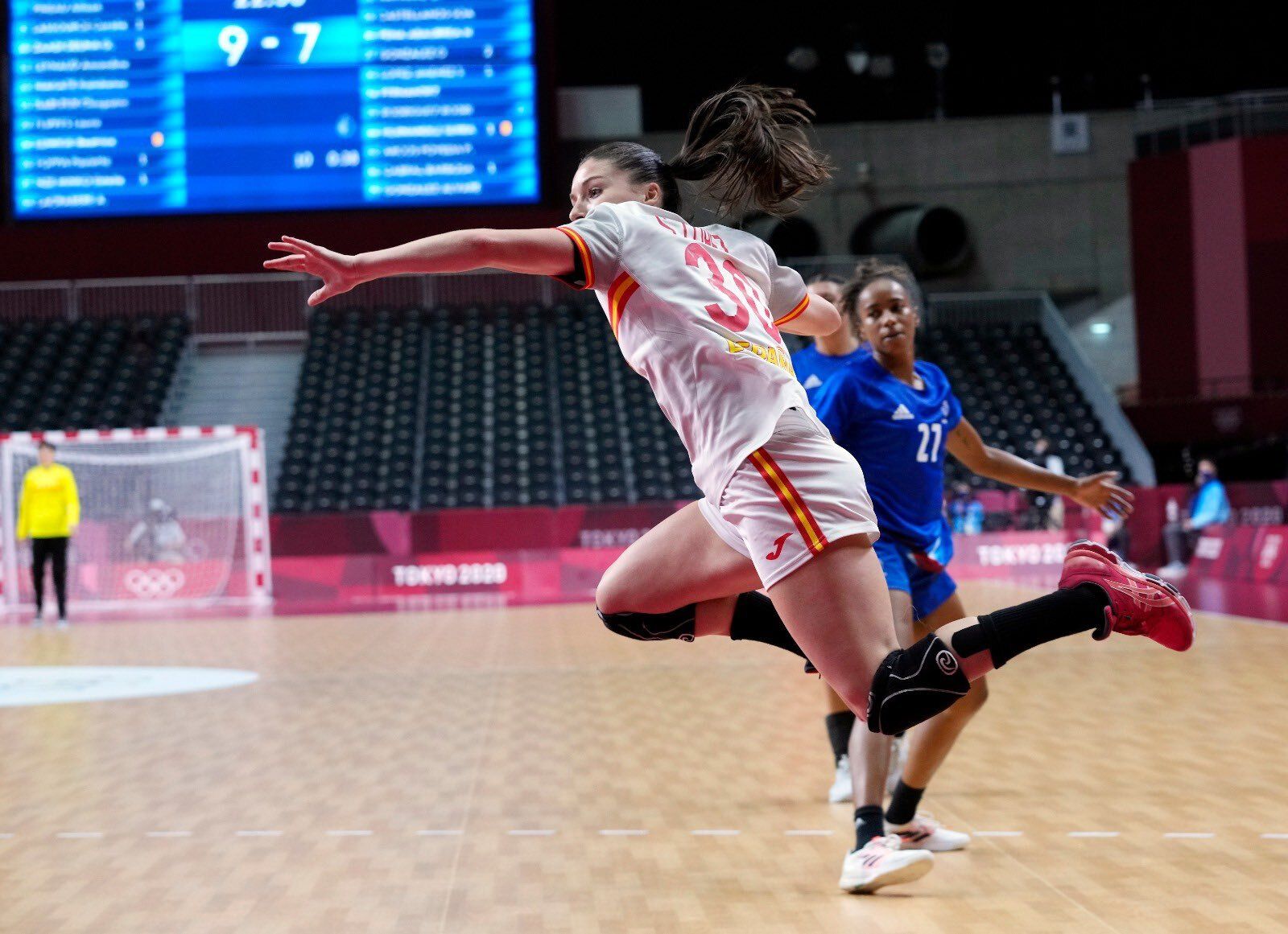 Sole López lanza a portería.