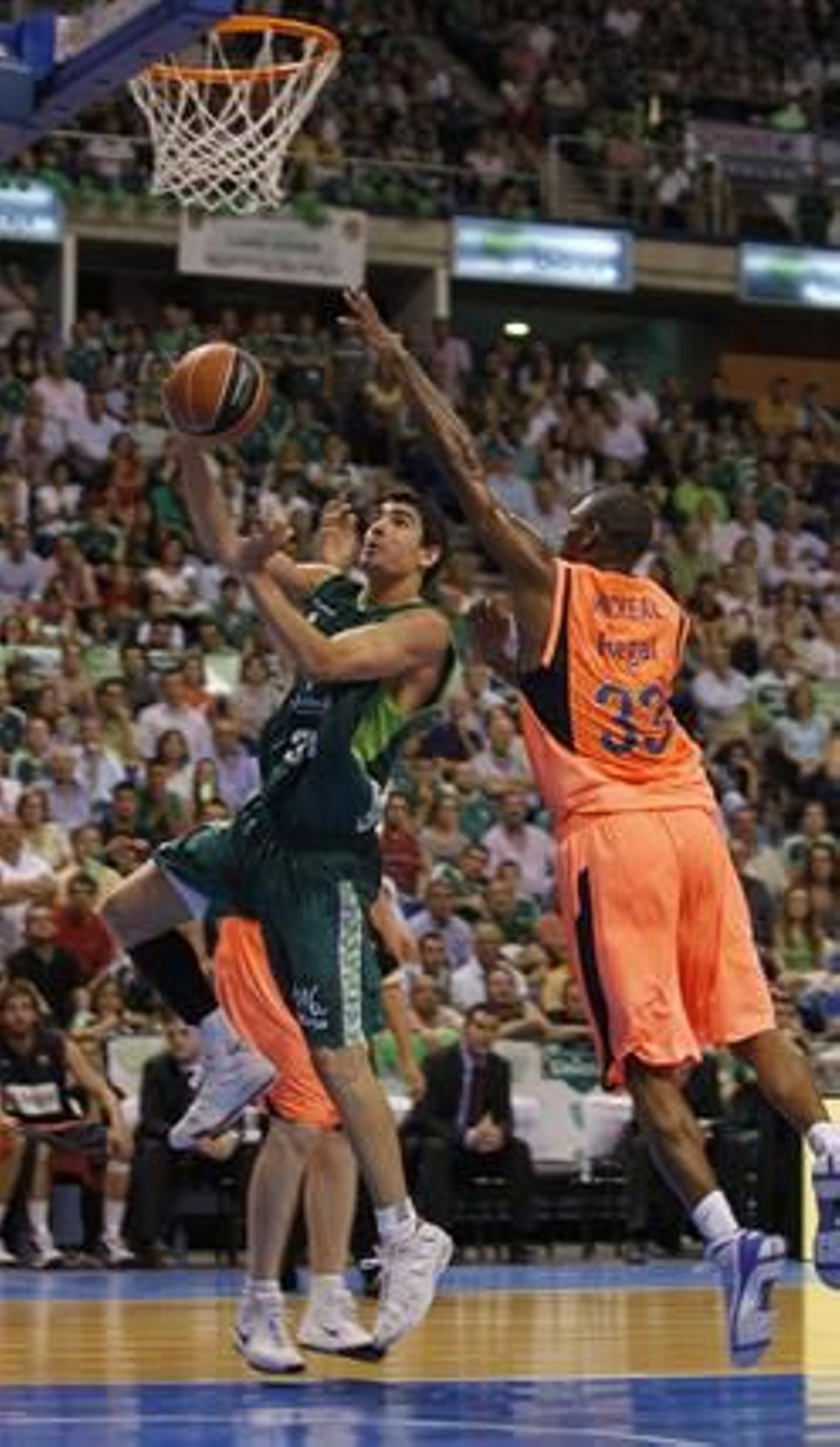 Unicaja cae eliminado de los play-off de la ACB en semifinales ante el Barcelona. / Sergio Camacho